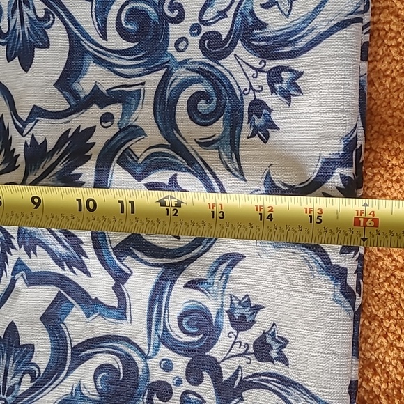 2 Accent Pillow covers - Picture 3 of 4